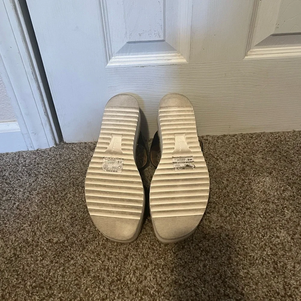 Clarks Black and Tan Platform Sandals - Picture 6 of 6